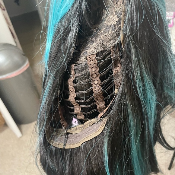 Wig - Picture 5 of 7